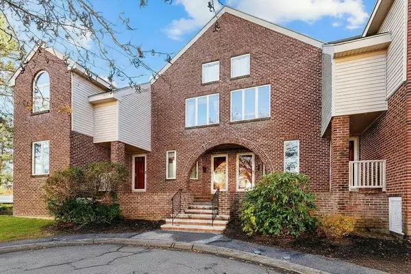 Ipswich, MA 01938,6 Mayfair Ct #6