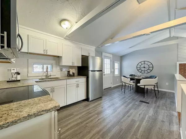 Brookfield, MA 01506,16 School House Cross Rd