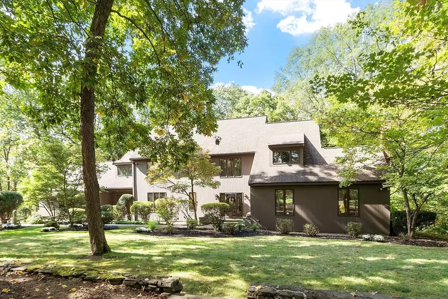 35 Bonny Ln, North Andover, MA 01845