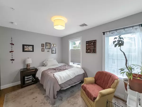 Boston, MA 02131,19 Iona Street #3