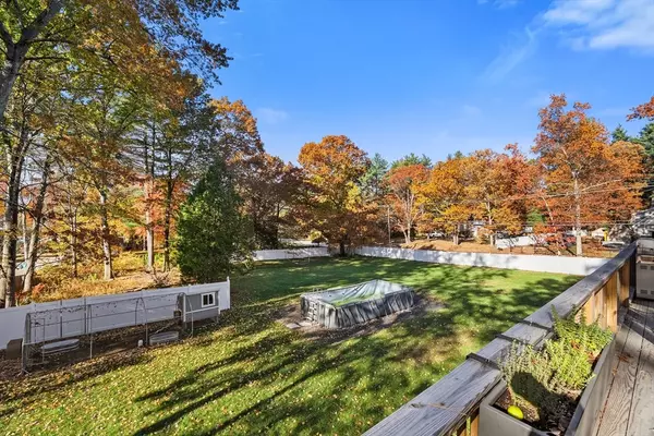 Hudson, NH 03051,3 Robin Drive