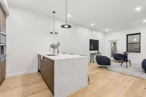 Boston, MA 02128,47 Condor #202