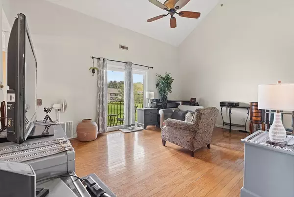 Dracut, MA 01826,94 Tennis Plaza Rd #10