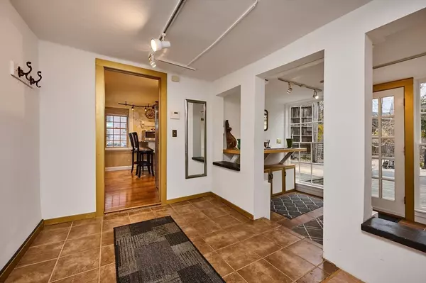 Northampton, MA 01060,67-69 Old South Street