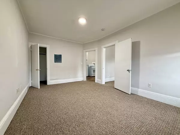 Attleboro, MA 02703,11 John Street #11