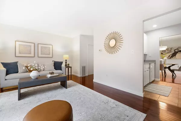 Reading, MA 01867,1 Charles St #N