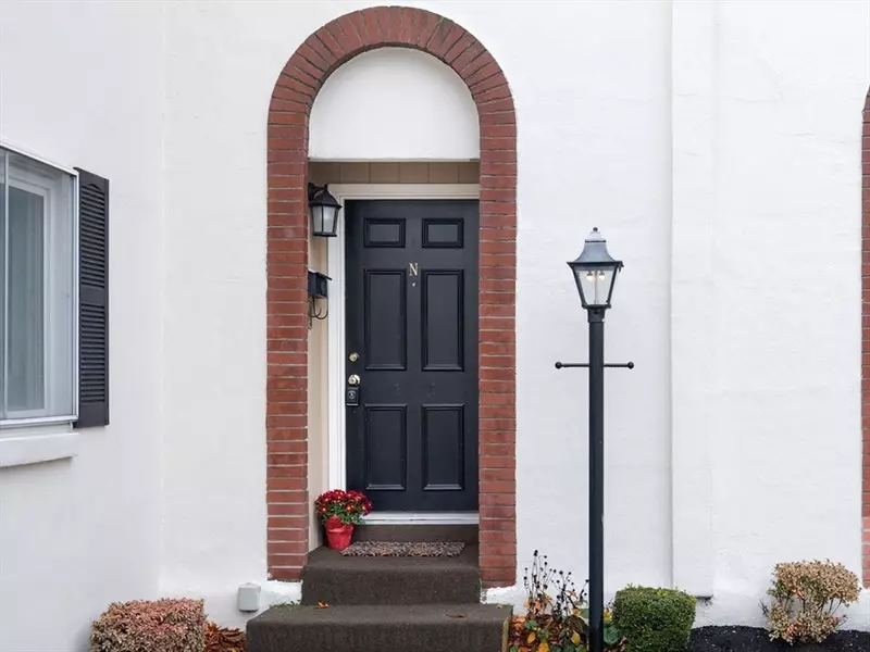 1 Charles St #N, Reading, MA 01867