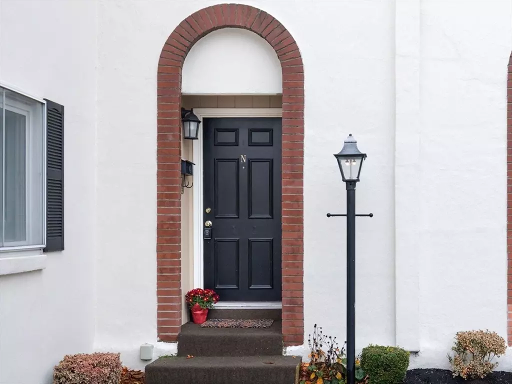 Reading, MA 01867,1 Charles St #N