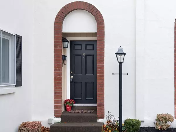 1 Charles St #N, Reading, MA 01867