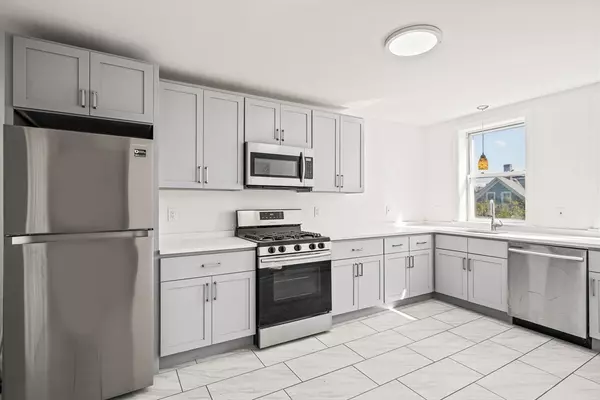 18 Dudley St #2, Cambridge, MA 02140