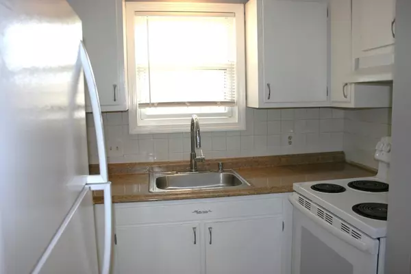 West Springfield, MA 01089,1304 Elm Street #4c