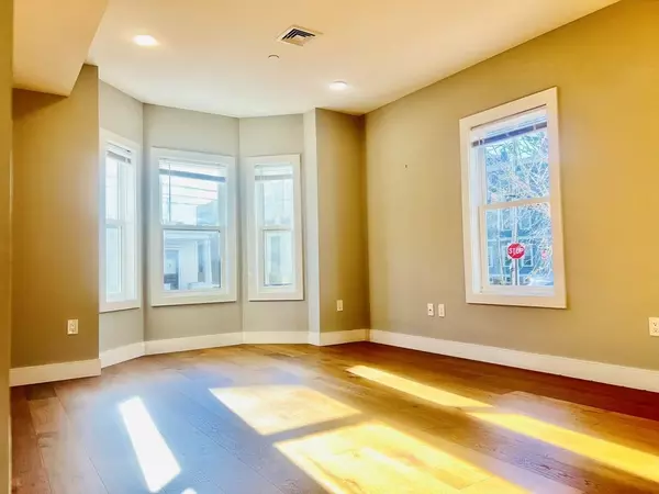 Cambridge, MA 02141,19 Plymouth St #1