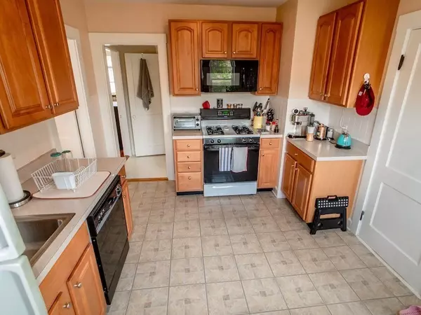 Boston, MA 02131,21 Bradwood Street #1