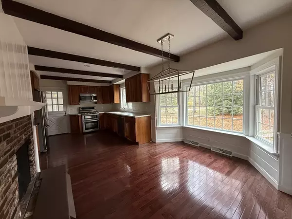 Chelmsford, MA 01824,7 Village View Road