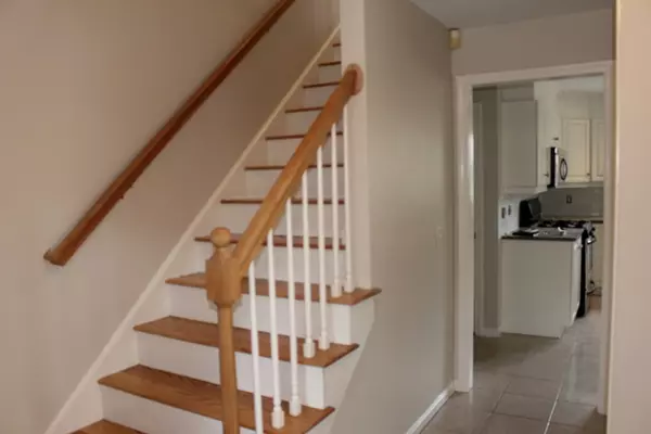 Newton, MA 02460,196 Linwood Avenue #196