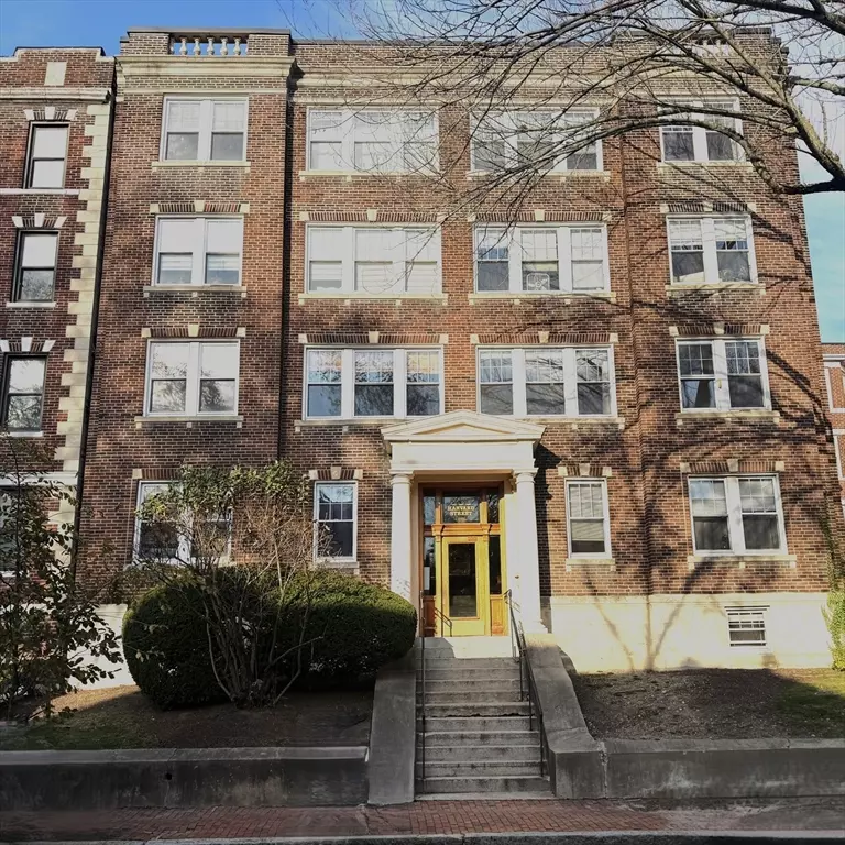 Cambridge, MA 02139,333 Harvard St #4