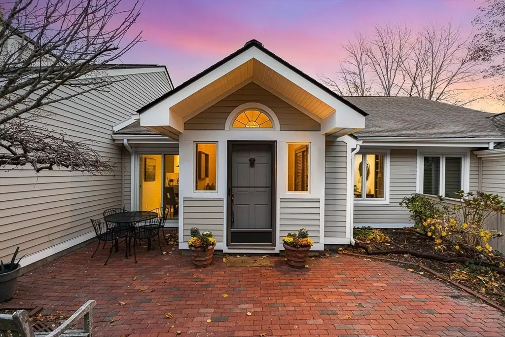 Newton, MA 02467,67 Algonquin Road #67