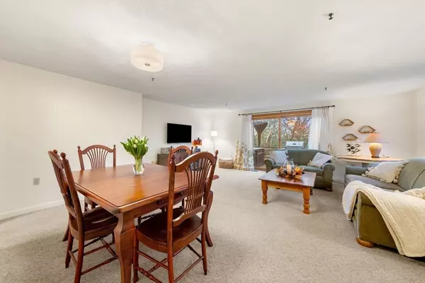 Maynard, MA 01754,5 Oak Ridge Dr #7