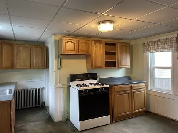 Maynard, MA 01754,2 Wall Court