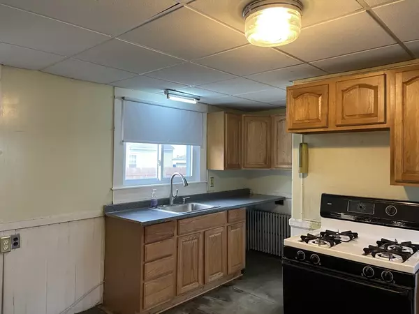 Maynard, MA 01754,2 Wall Court