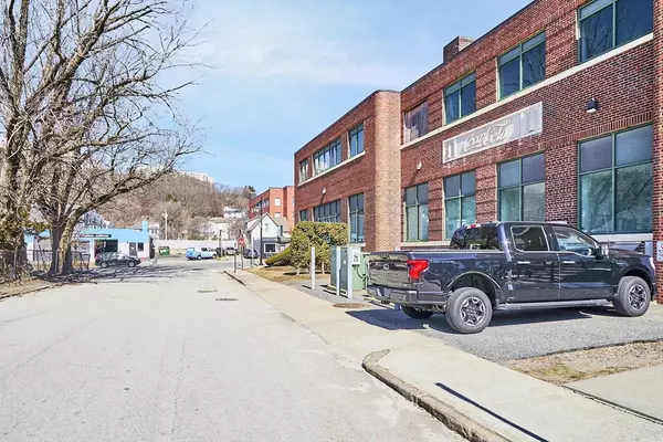 Worcester, MA 01604,333 Shrewsbury Street