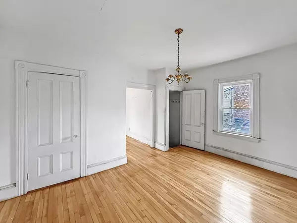 Lynn, MA 01902,29 Ford