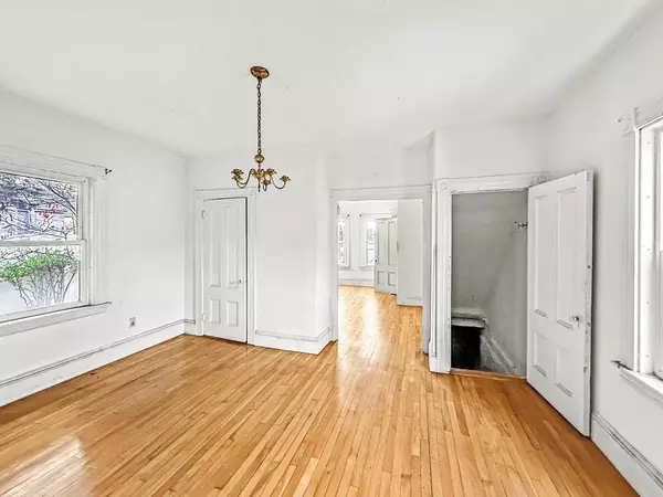 Lynn, MA 01902,29 Ford