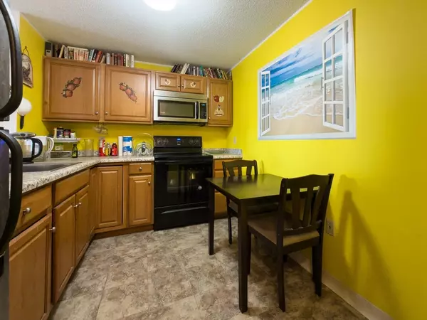 Attleboro, MA 02703,24 Park St #4F