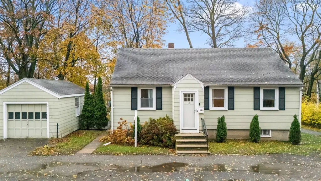 19 Cedar St, Beverly, MA 01915
