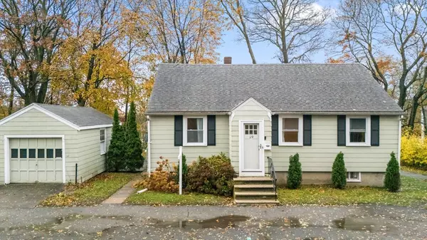 19 Cedar St, Beverly, MA 01915