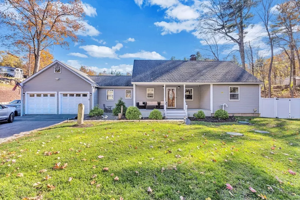 Hopkinton, MA 01748,68 E Main St