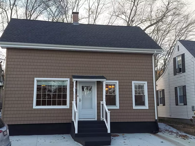 8 Phillips St, Attleboro, MA 02703