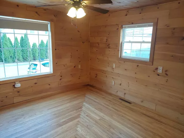 Attleboro, MA 02703,8 Phillips St