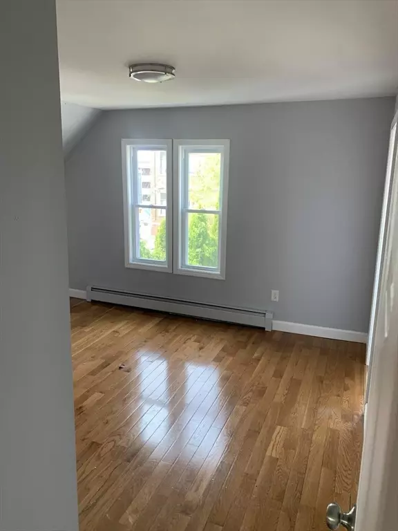 Worcester, MA 01608,16 Sycamore St #2