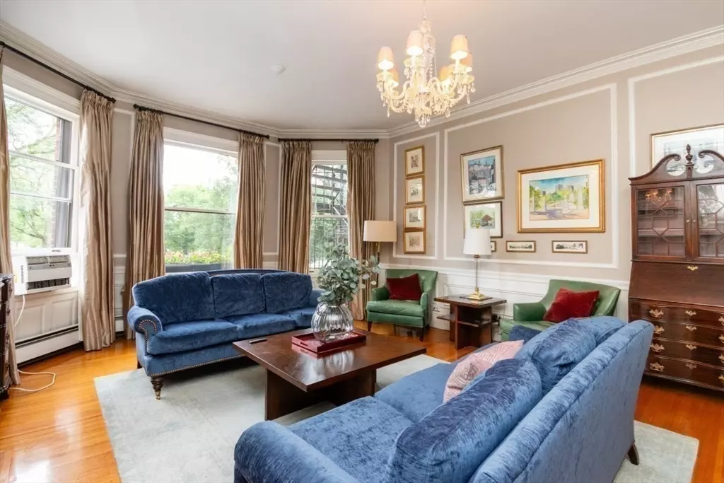 Boston, MA 02116,164 Beacon St #2