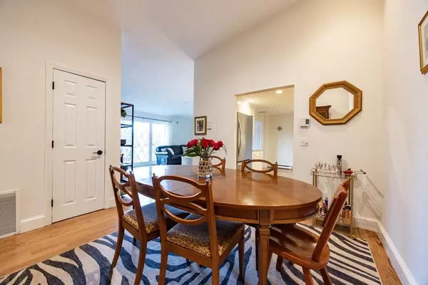 Walpole, MA 02081,8 Rainbow Pond Drive #8