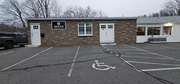 South Hadley, MA 01075,570 Newton