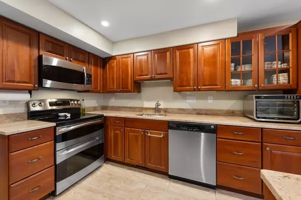 Lynnfield, MA 01940,1200 Salem St #127