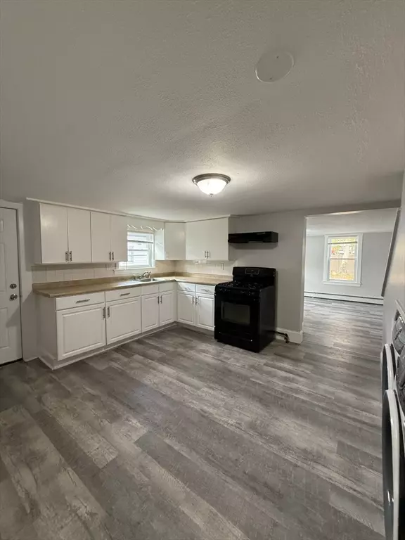 Dracut, MA 01826,142 Pleasant St #142