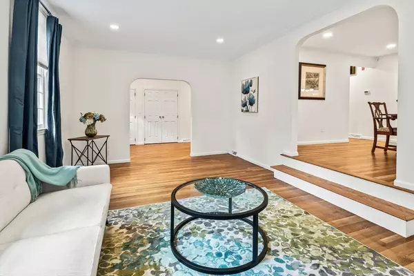 Framingham, MA 01702,10 Foothill Rd