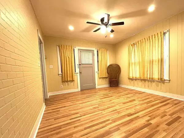 Athol, MA 01331,53 Lake Ellis Rd