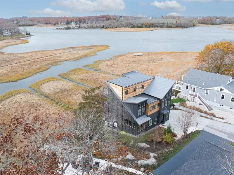 10 Chestnut Pl, Hingham, MA 02043