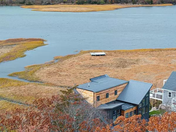 Hingham, MA 02043,10 Chestnut Pl