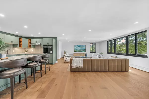 Newton, MA 02460,935 Washington St #8