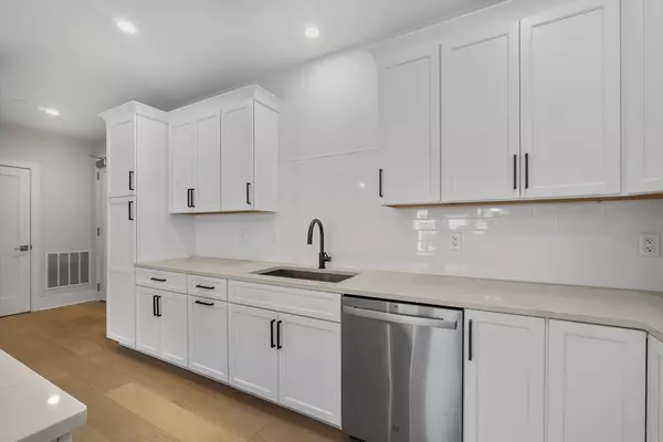 Wakefield, MA 01880,62 Foundry St #406