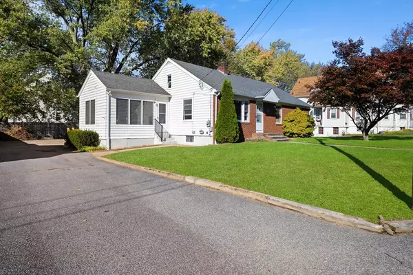 12 Oakland Ave, Johnston, RI 02919