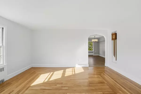 Johnston, RI 02919,12 Oakland Ave