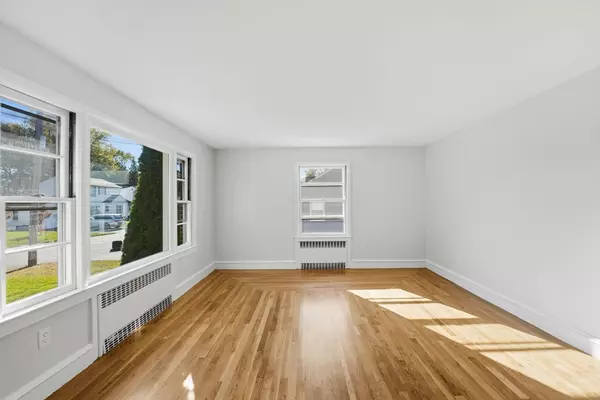 Johnston, RI 02919,12 Oakland Ave