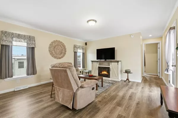 Westfield, MA 01085,7 1st Ave