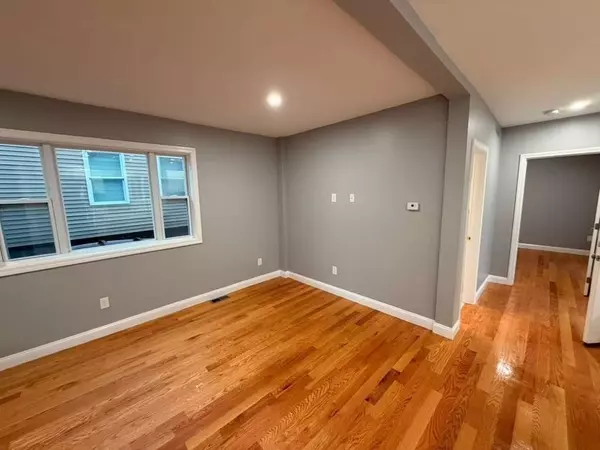 Swampscott, MA 01907,63 Essex St #1